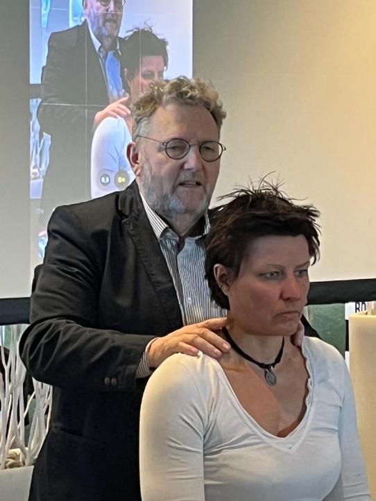 André Dückers sýnir ESB®-handtök á námskeiði